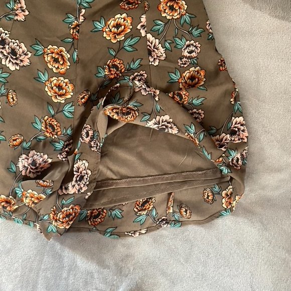 Wet Seal Floral Print Shorts - Picture 4 of 5